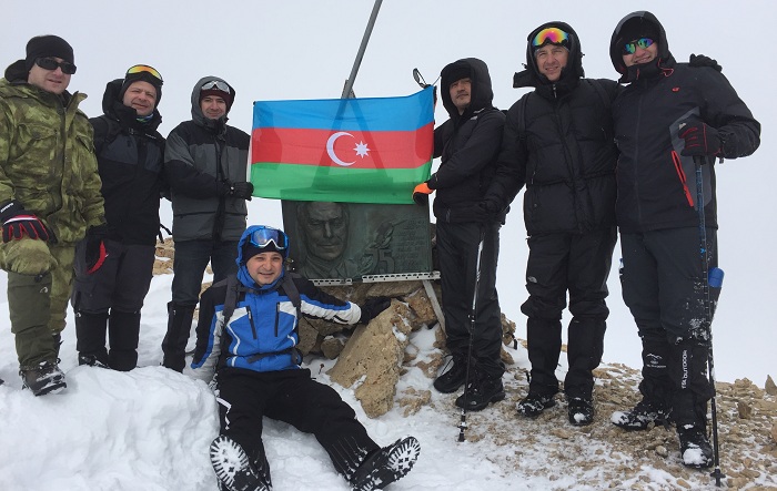 Mitarbeiter der Präsidialverwaltung sind auf Heyder Berg –  Bilder